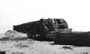 G-17713FF3.2-7 Derailed interurban