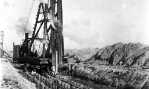 G-5925.1FF1-12 Driving piles along beach