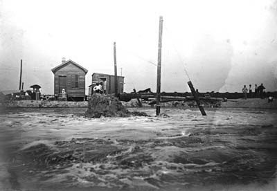 Grade Raising, Photograph labeled Leviathan Discharging on 21st Near Canal 