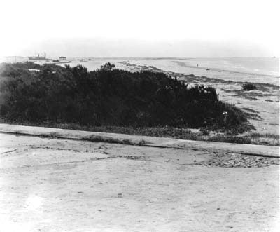 Grade Raising, Photograph of raised area behind Seawall