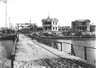 Photograph labeled Pontoon Bridge Crossing Canal at Tremont St. 
