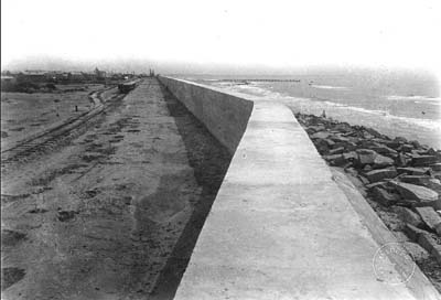 Seawall, Photograph looking east along top of Seawall 