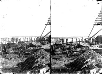 Stereo glass negative of ruins of Beach Hotel