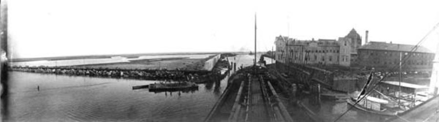 G-59262FF2-9 Leviathan Entering Canal - Dredge Holm in Distance