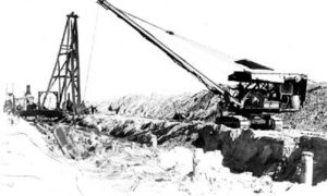 G-5925.1FF3-14 Dragline excavating beach for Seawall foundation