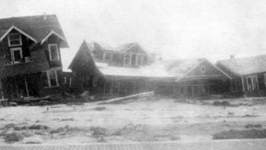G-17713FF9.1-8 Wrecked houses along Seawall Boulevard