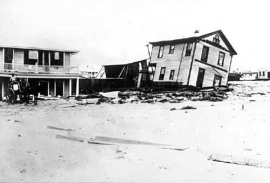 G-17713FF9.3-1 Wrecked houses