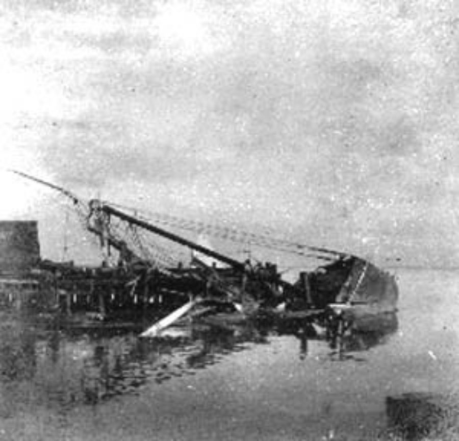 G-1771FF2.3-6 23rd & Wharf.  Showing one of the many wrecked vessels