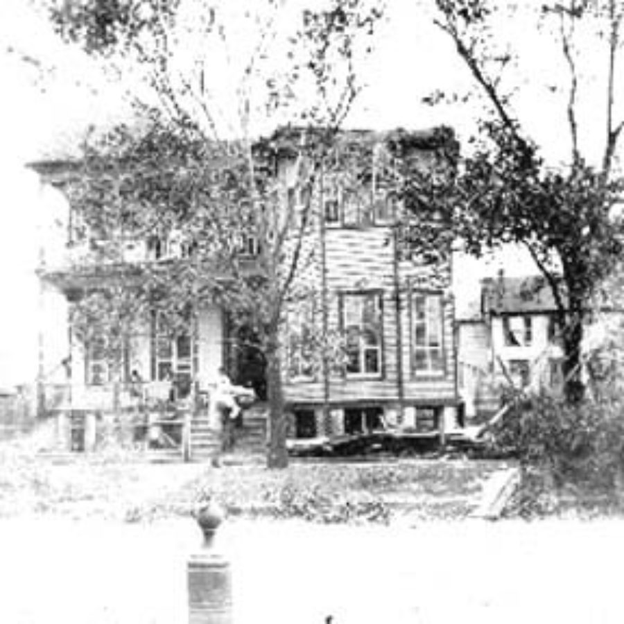 G-1771FF7.11-6 Two-story frame house