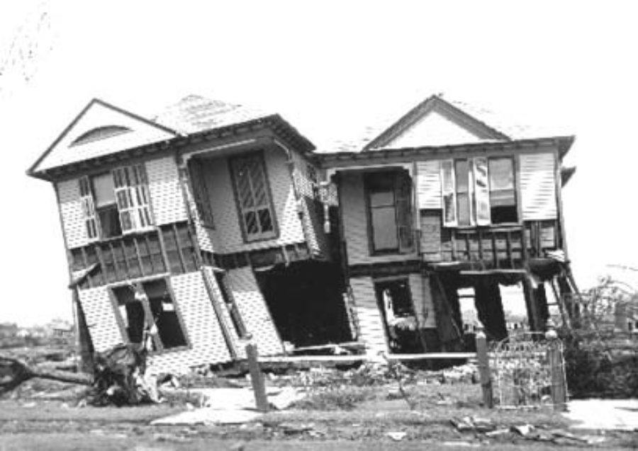 G-1771FF7.3-1 Two wrecked houses