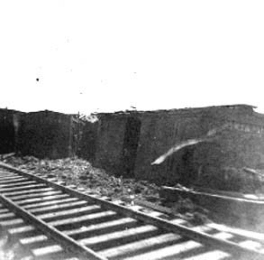 G-1771FF9.2-8 Derailed freight cars