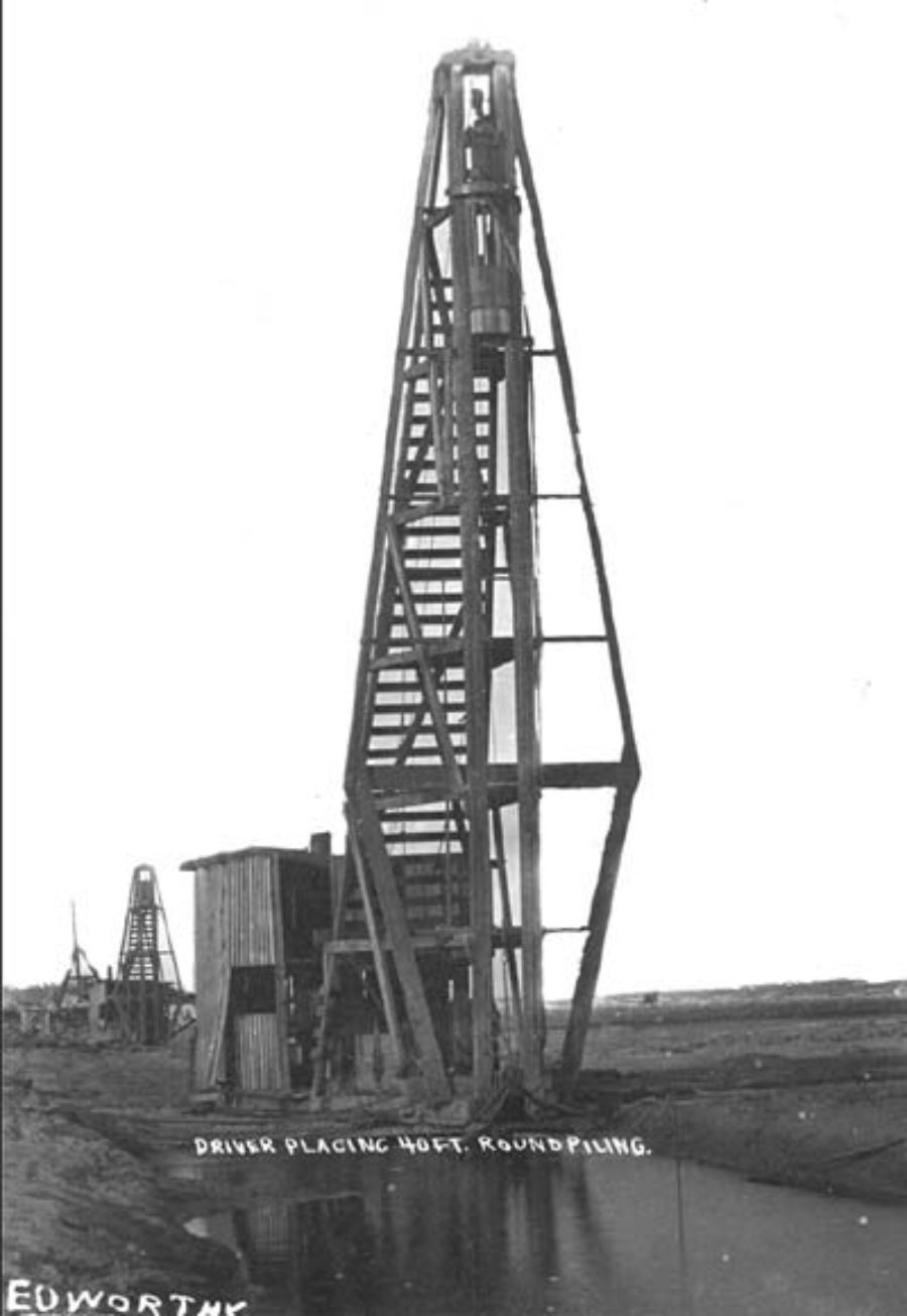 G-5925.1FF1-8 DRIVER PLACING 40 FT. ROUND PILING