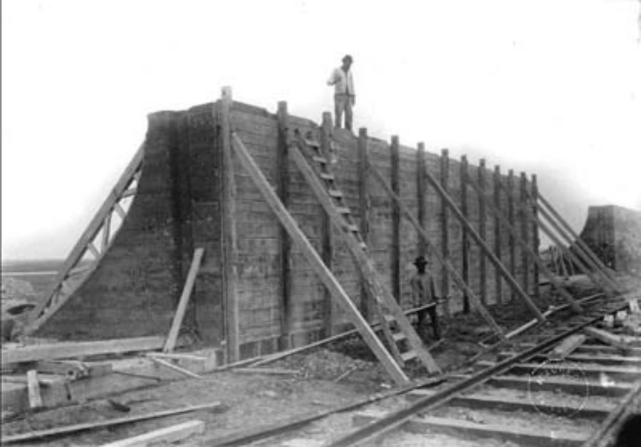 G-5925.2FF1-2 Worker standing atop section of Seawall under construction